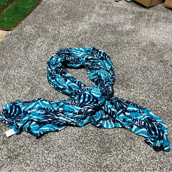 Lilly Pulitzer Lillian Oversized Scarf I'm Game $98 48" x 80" - Picture 3 of 7